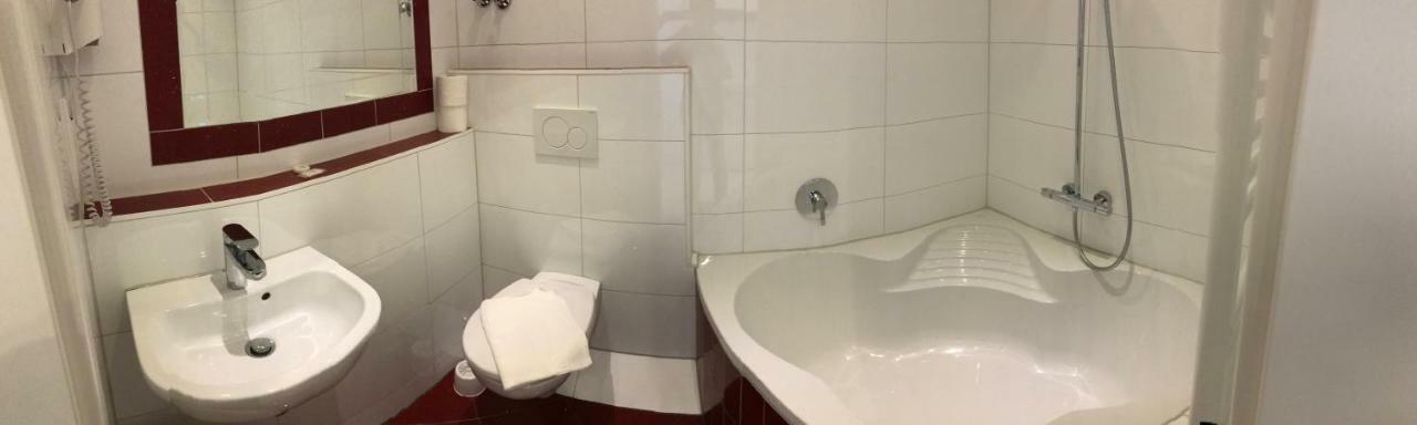 Hotel Berlin ชเวทซิงเงน ภายนอก รูปภาพ